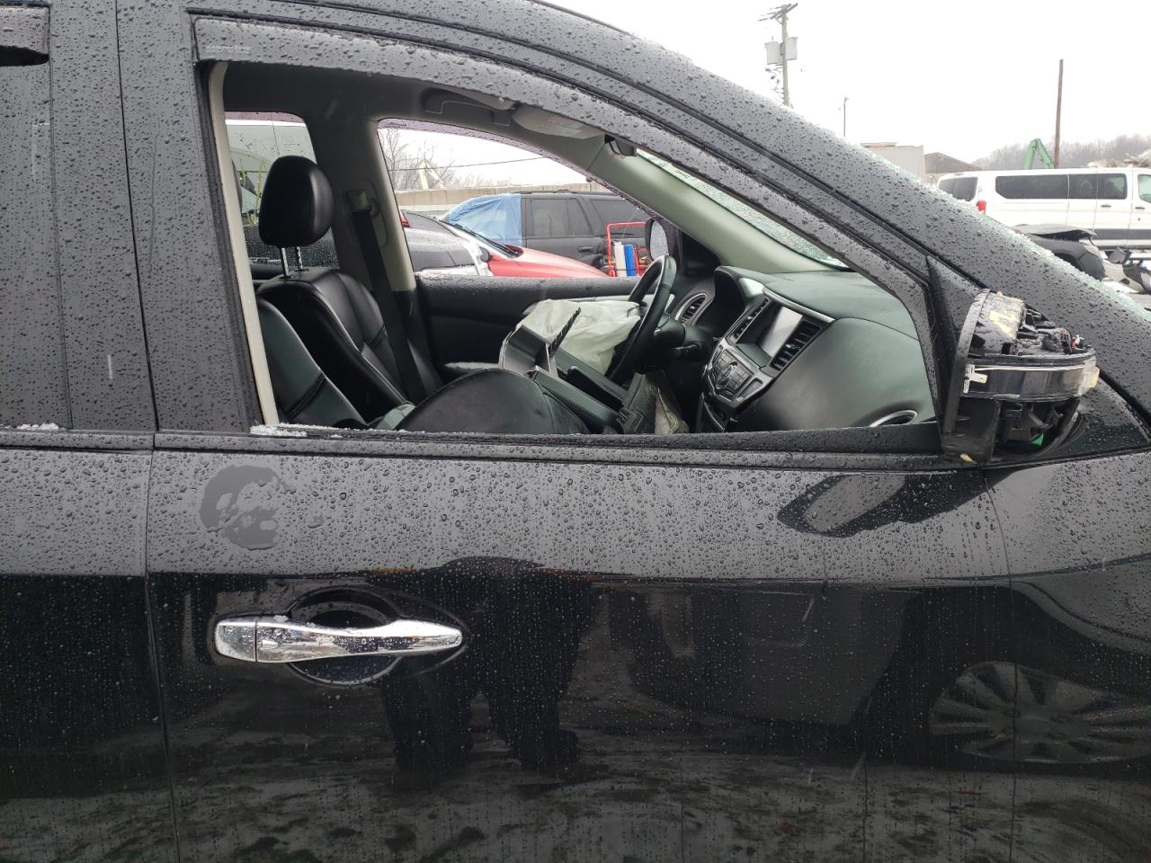 Photo 5 from auction – 2019 NISSAN PATHFINDER with VIN 5N1DR2MM1KC620806