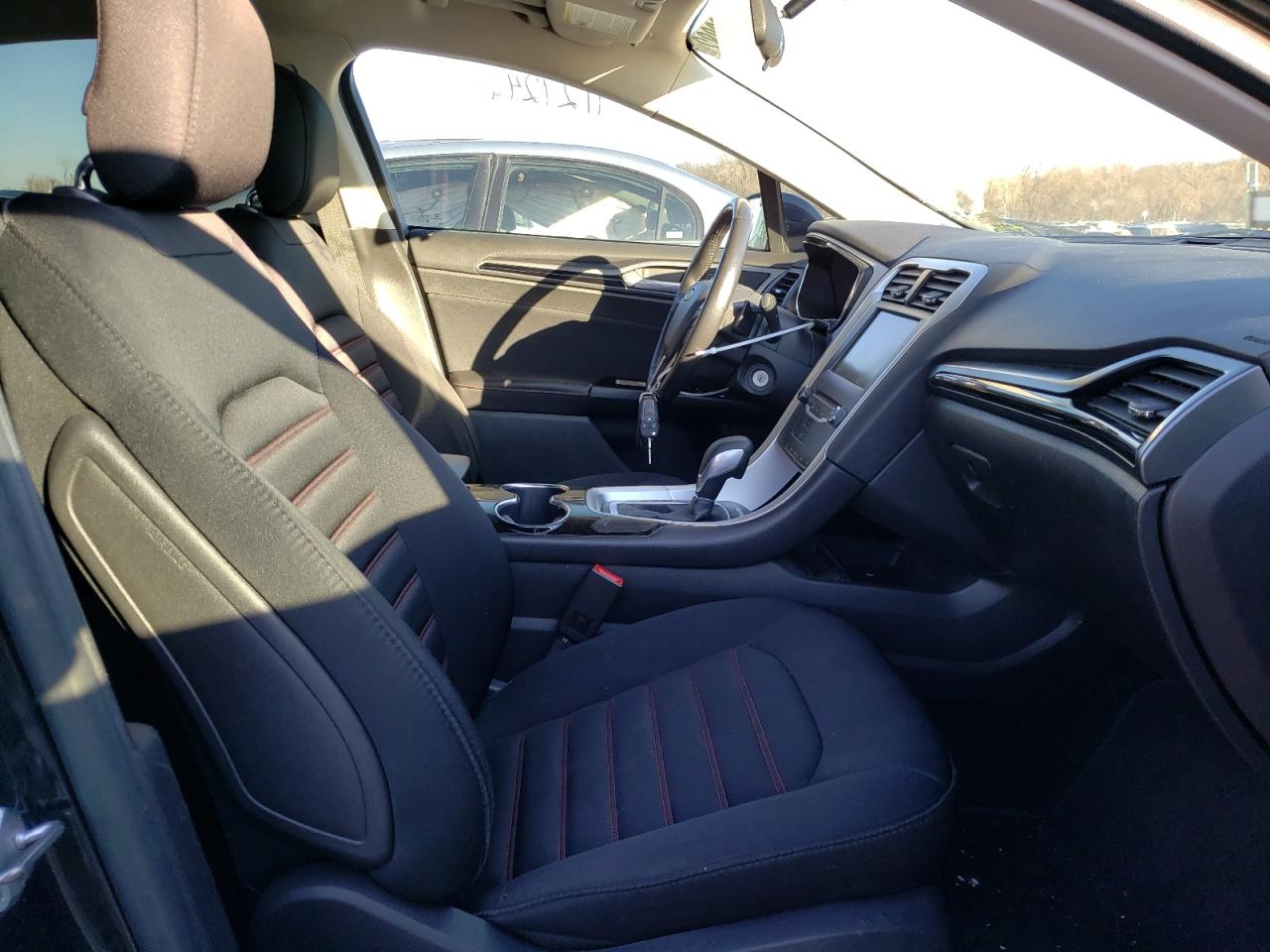 Photo 5 from auction – 2015 FORD FUSION SE with VIN 3FA6P0H97FR150811