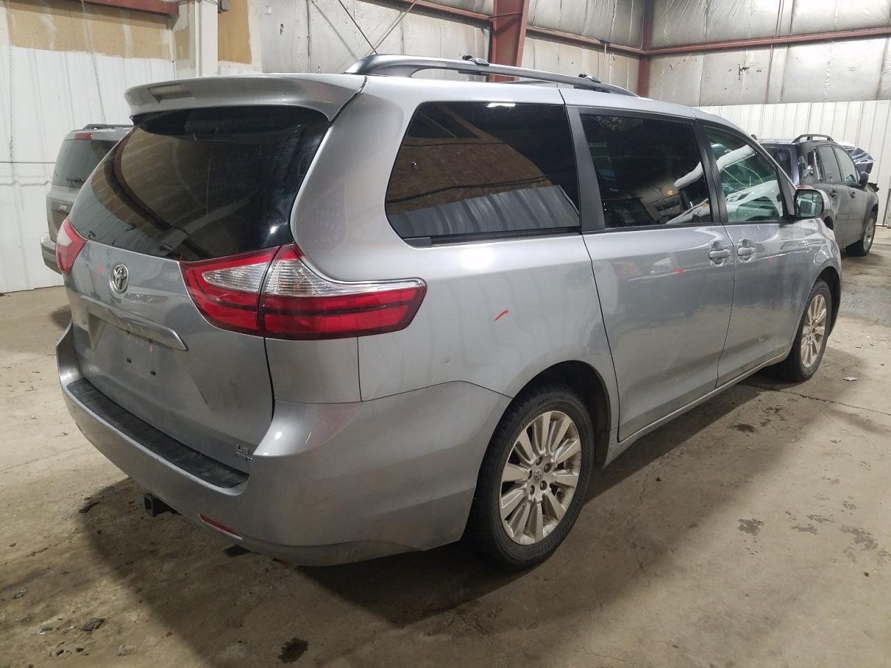 Photo 4 from auction – 2016 TOYOTA SIENNA LE with VIN 5TDJK3DC8GS136372