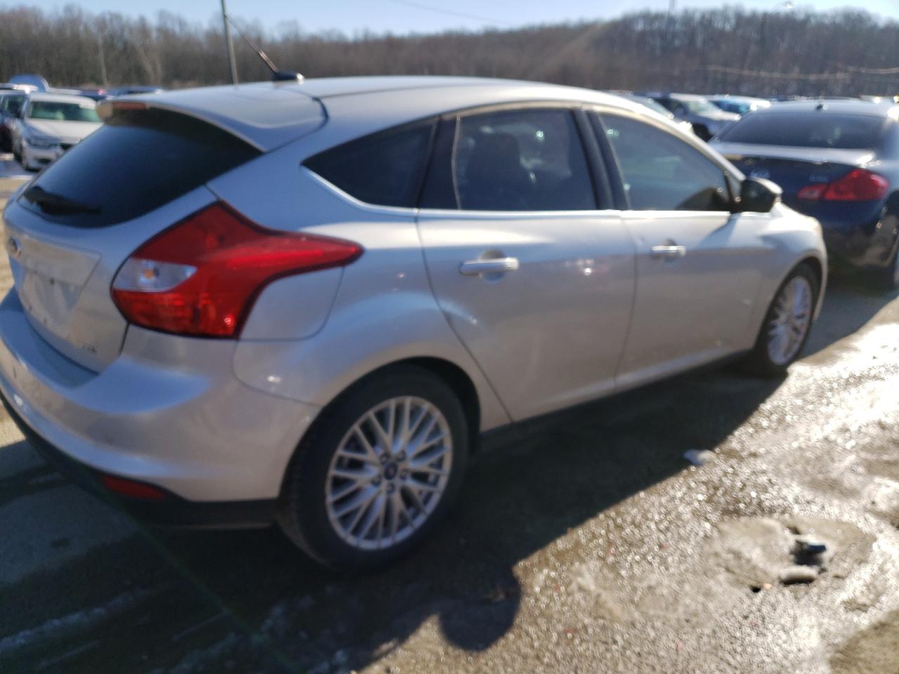 Photo 4 from auction – 2012 FORD FOCUS SEL with VIN 1FAHP3M26CL176474