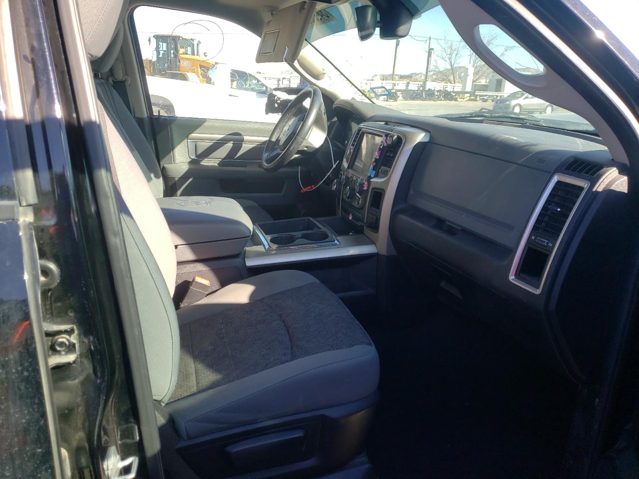 Photo 5 from auction – 2014 RAM 1500 SLT with VIN 1C6RR6GG4ES113486