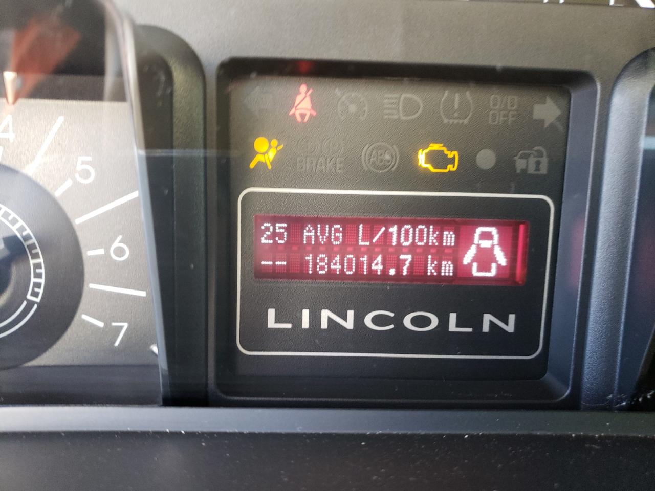 Photo 8 from auction – 2007 LINCOLN NAVIGATOR with VIN 5LMFU285X7LJ12817