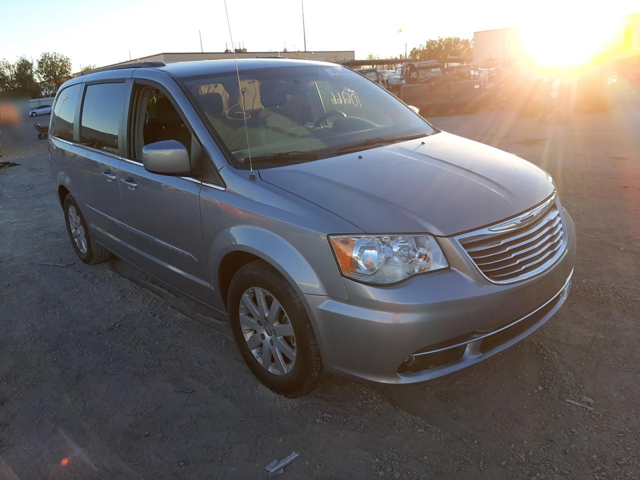 CHRYSLER TOWN & COU 2015 with VIN 2C4RC1BG8FR560779 - Photo from auction
