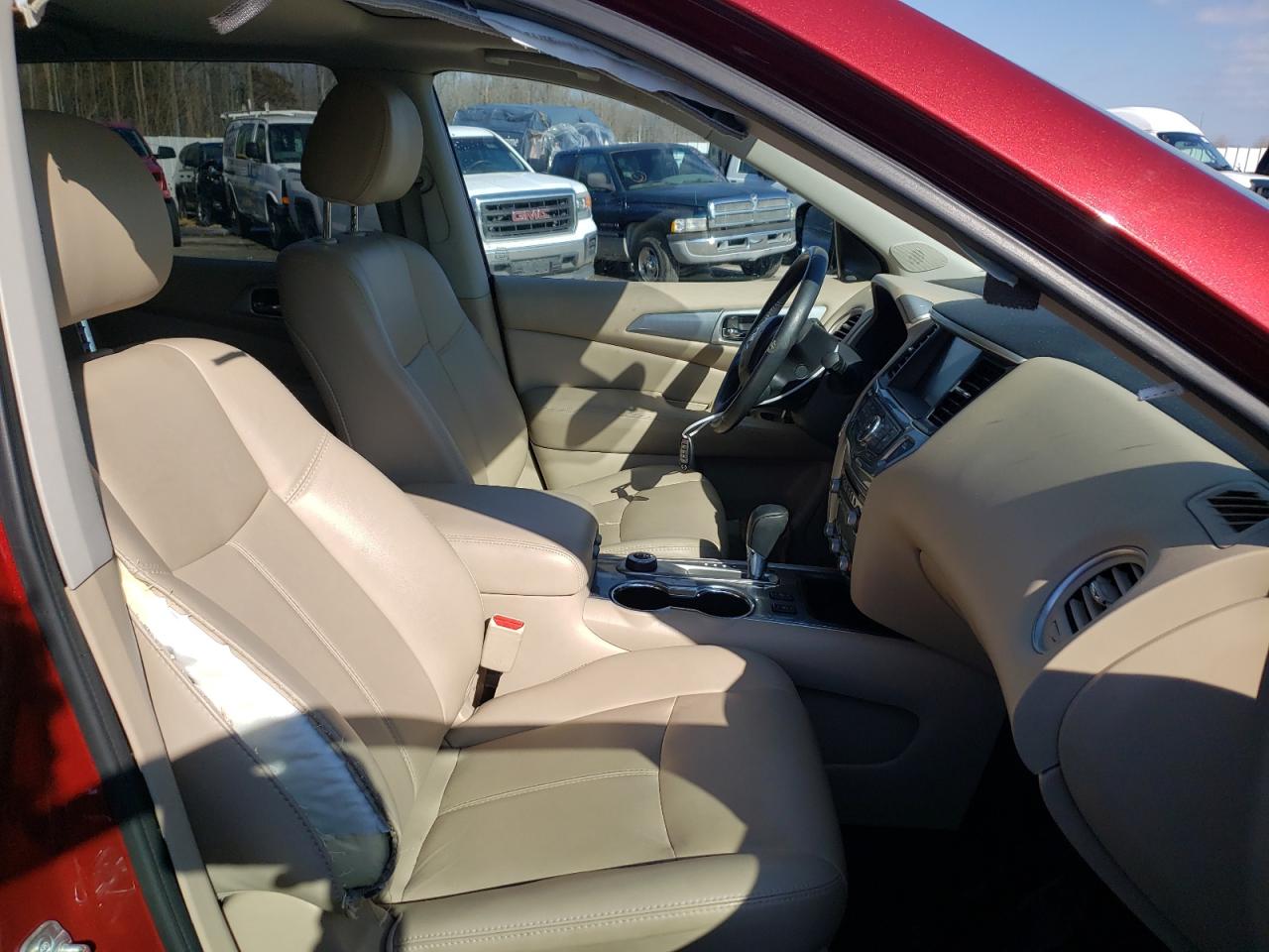 Photo 5 from auction – 2017 NISSAN PATHFINDER with VIN 5N1DR2MM3HC684757