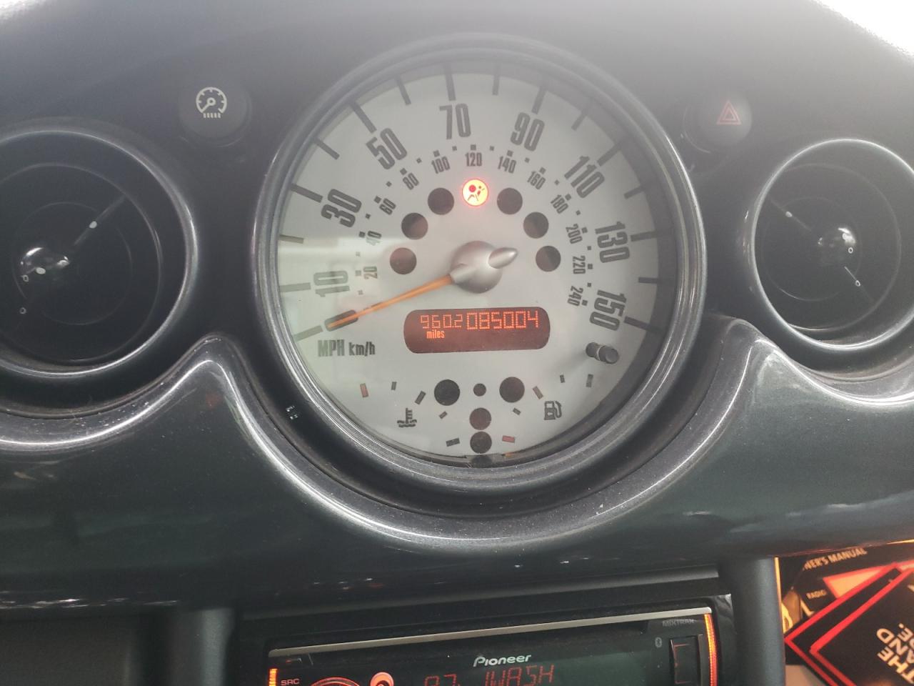 Photo 8 from auction – 2004 MINI COOPER with VIN WMWRC33434TC50111