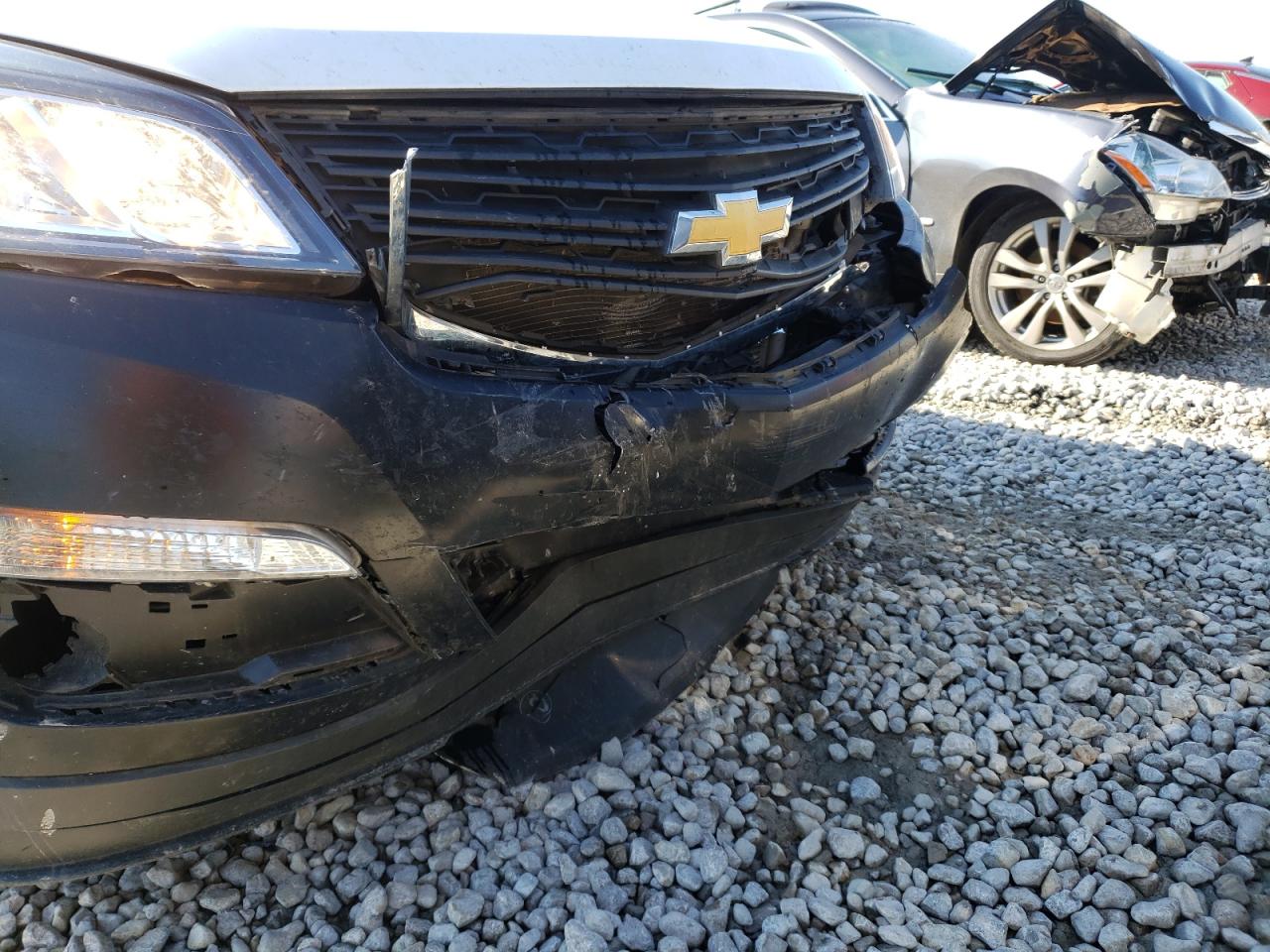 Photo 9 from auction – 2017 CHEVROLET TRAVERSE L with VIN 1GNKRFED3HJ326126