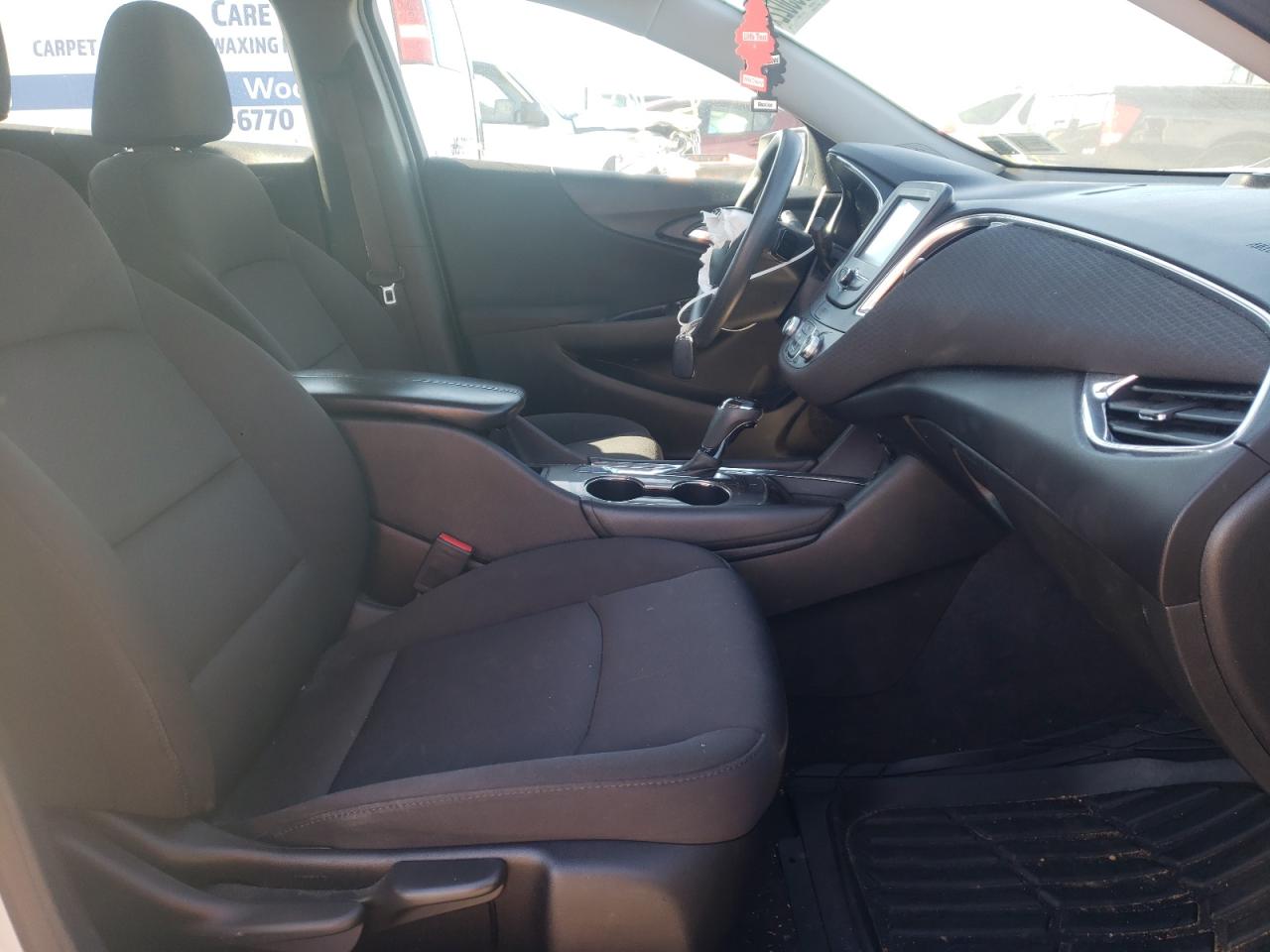 Photo 5 from auction – 2018 CHEVROLET MALIBU LT with VIN 1G1ZD5ST4JF160535