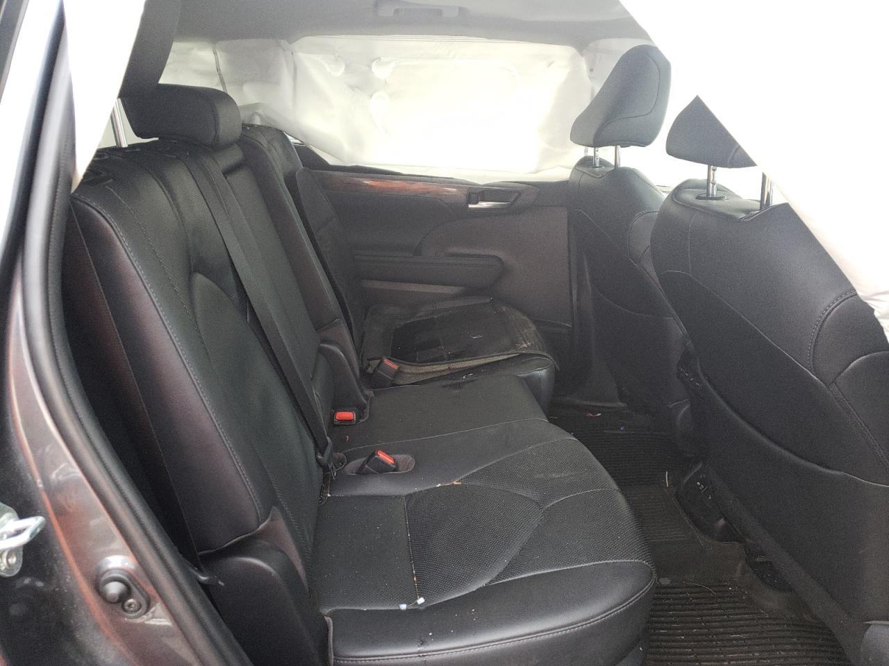 Photo 6 from auction – 2020 TOYOTA HIGHLANDER with VIN 5TDDZRBH4LS004875