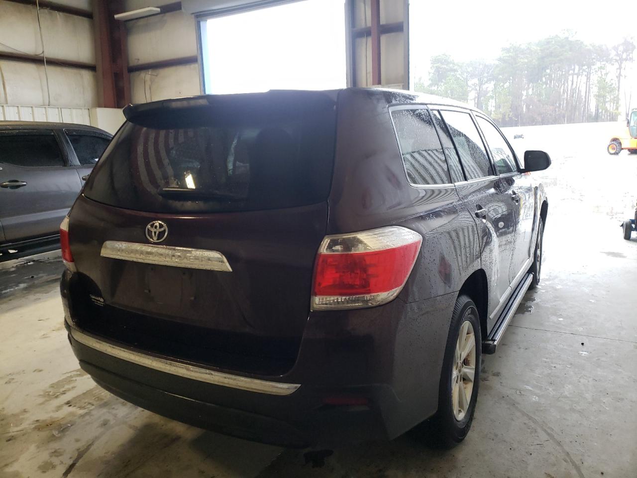 Photo 4 from auction – 2013 TOYOTA HIGHLANDER with VIN 5TDZA3EH4DS031677