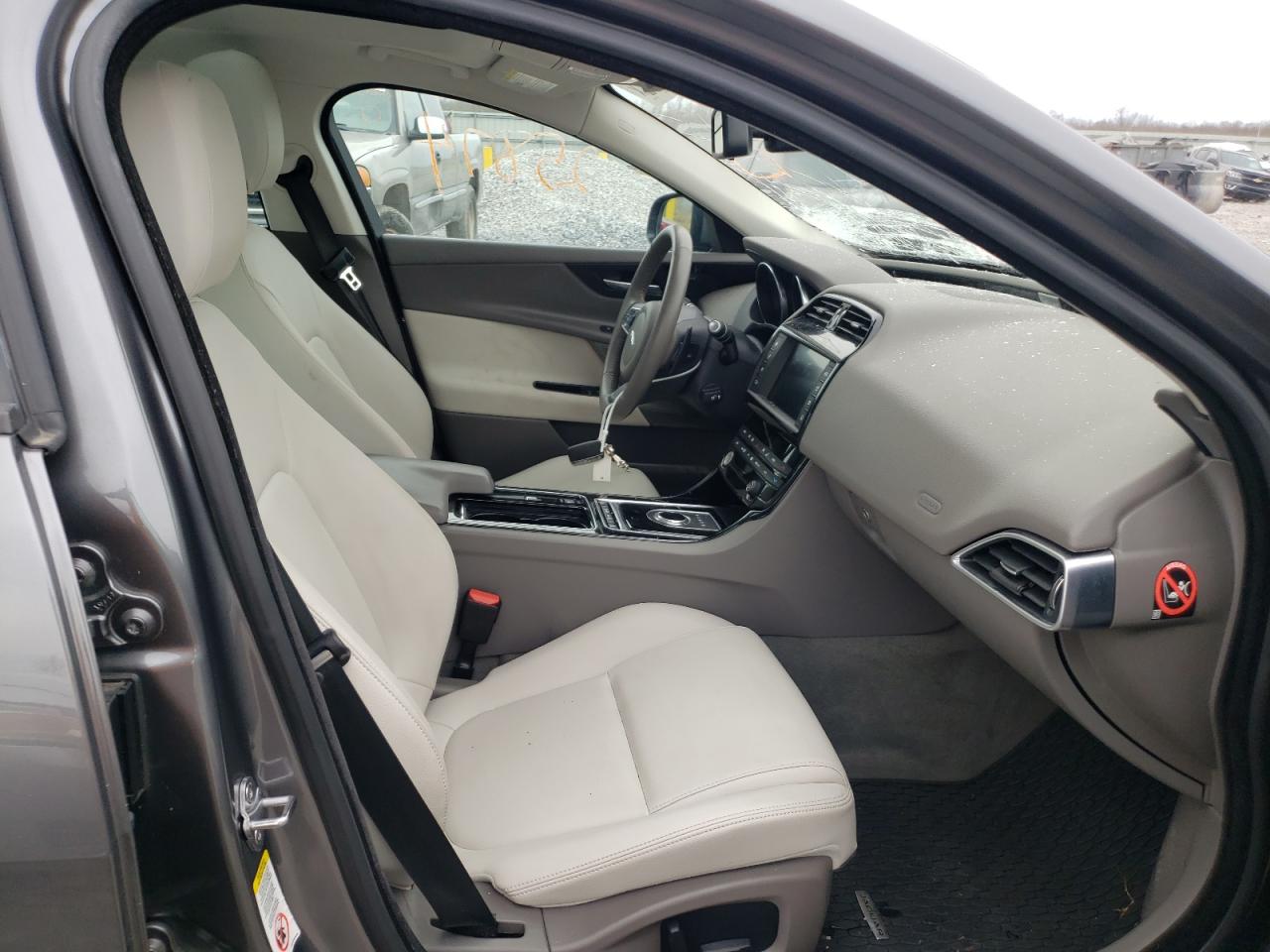 Photo 5 from auction – 2018 JAGUAR XE PREMIUM with VIN SAJAJ4FX8JCP23979