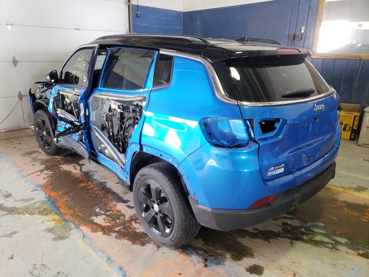 Photo 3 from auction – 2019 JEEP COMPASS LA with VIN 3C4NJDBB6KT689170