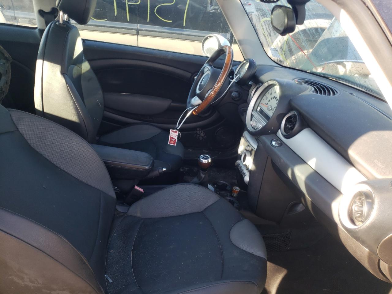 Photo 5 from auction – 2009 MINI COOPER with VIN WMWMF335X9TU76144