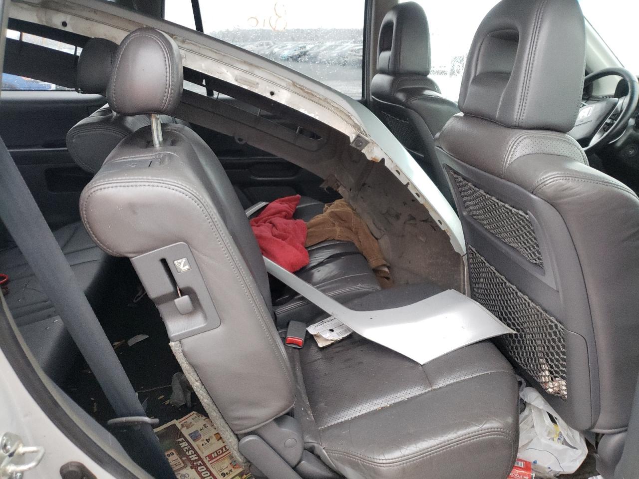 Photo 6 from auction – 2003 HONDA PILOT EXL with VIN 2HKYF18643H557100