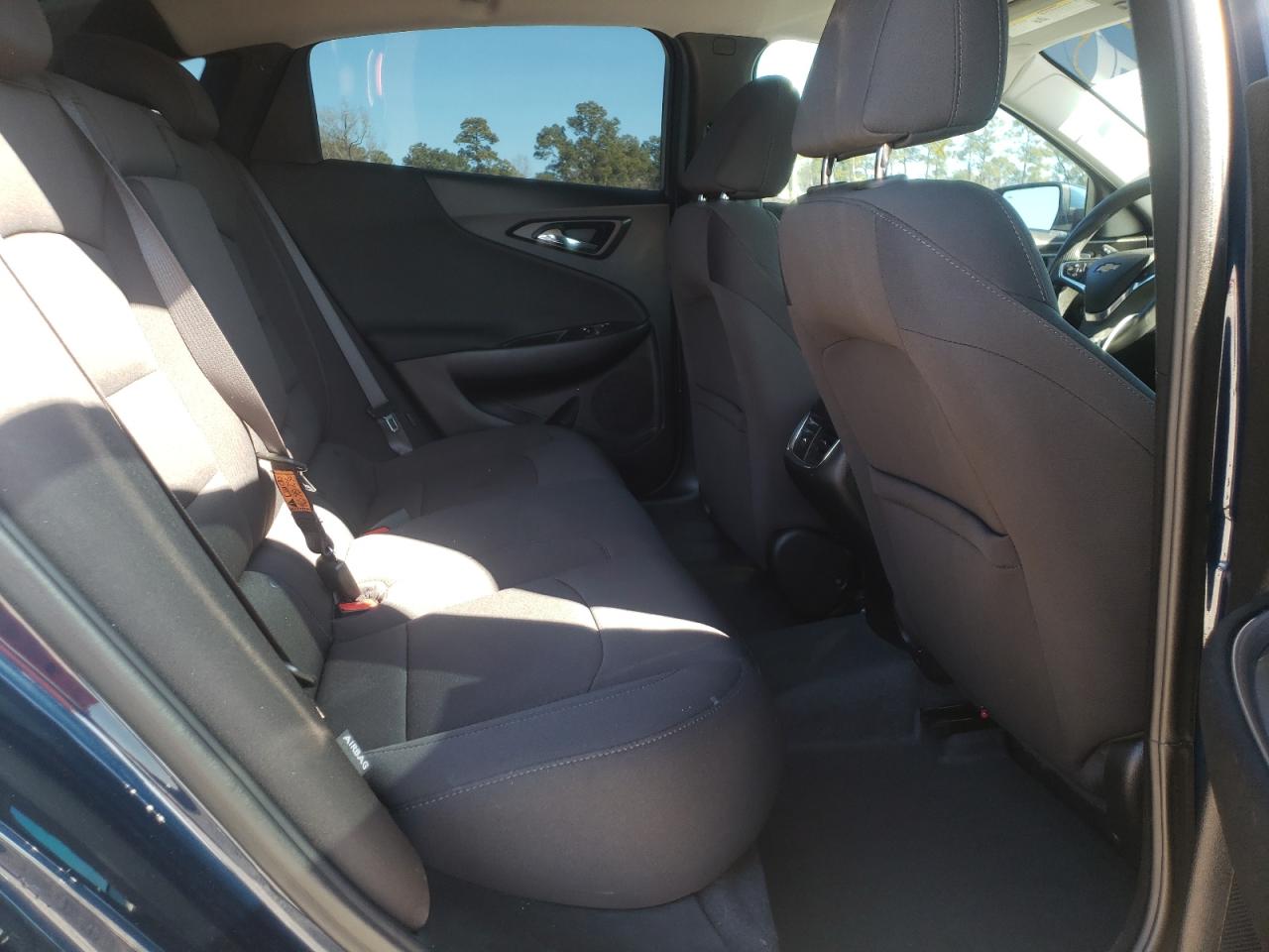 Photo 6 from auction – 2019 CHEVROLET MALIBU LT with VIN 1G1ZD5ST2KF209281