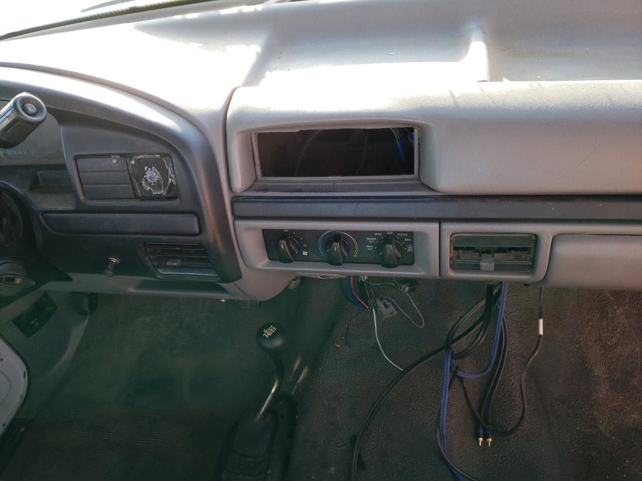Photo 9 from auction – 1997 FORD F250 with VIN 3FTHF26H3VMA19155