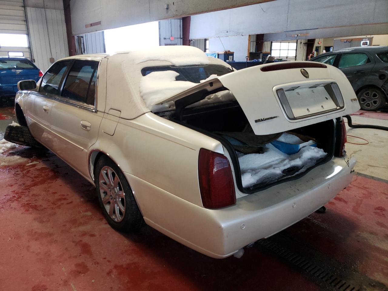 Photo 3 from auction – 2001 CADILLAC DEVILLE DT with VIN 1G6KF57961U274678