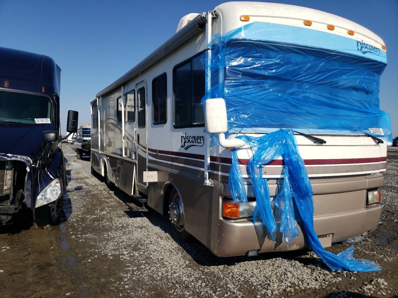 FLEETWOOD DISCOVERY 1997 with VIN 4UZ6XFBC0VC888900 - Photo from auction