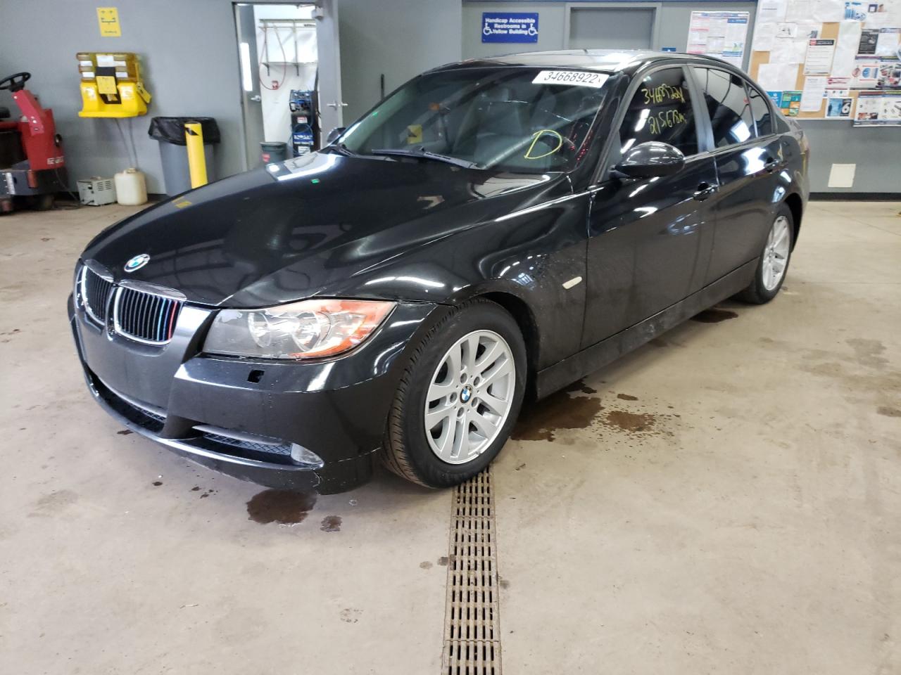 Photo 2 from auction – 2006 BMW 325 I with VIN WBAVB13526KR66793