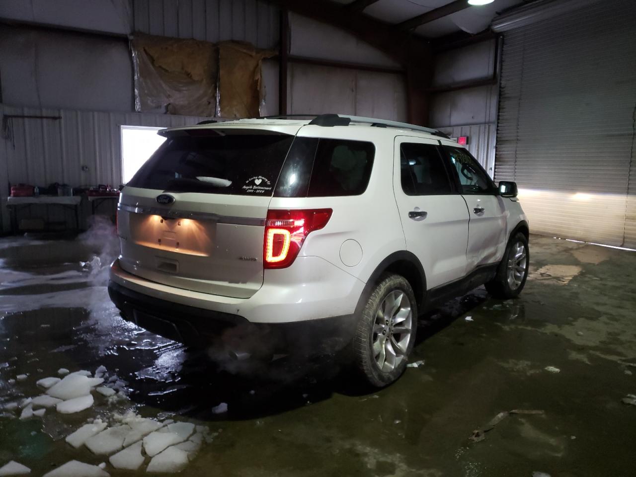 Photo 4 from auction – 2015 FORD EXPLORER L with VIN 1FM5K8F82FGA16904
