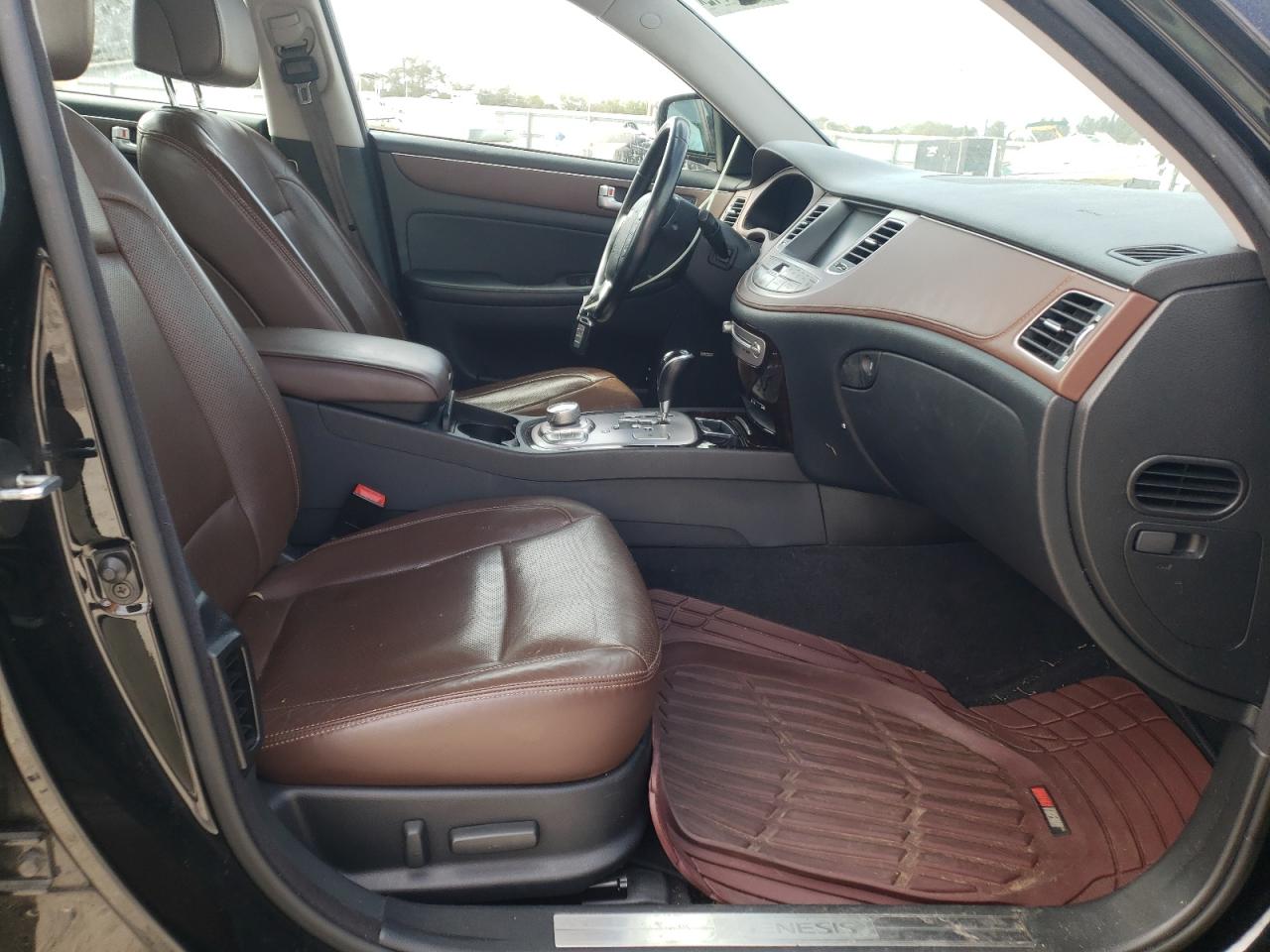 Photo 5 from auction – 2012 HYUNDAI GENESIS 3. with VIN KMHGC4DD5CU167568