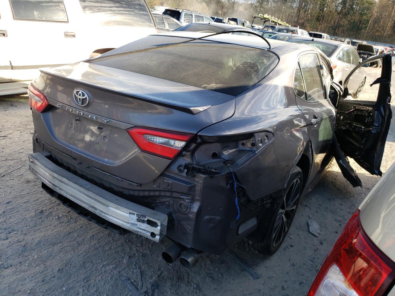 Photo 4 from auction – 2018 TOYOTA CAMRY L with VIN 4T1B11HK2JU534883