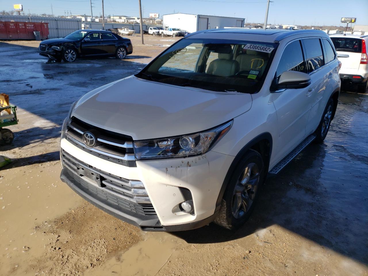 Photo 2 from auction – 2018 TOYOTA HIGHLANDER with VIN 5TDDZRFH2JS830079