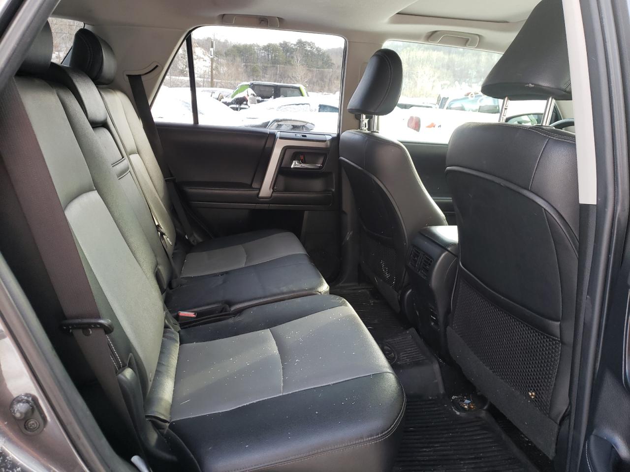 Photo 6 from auction – 2018 TOYOTA 4RUNNER SR with VIN JTEBU5JRXJ5562849