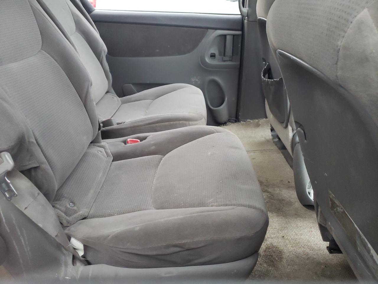Photo 6 from auction – 2005 TOYOTA SIENNA CE with VIN 5TDZA23C35S291359