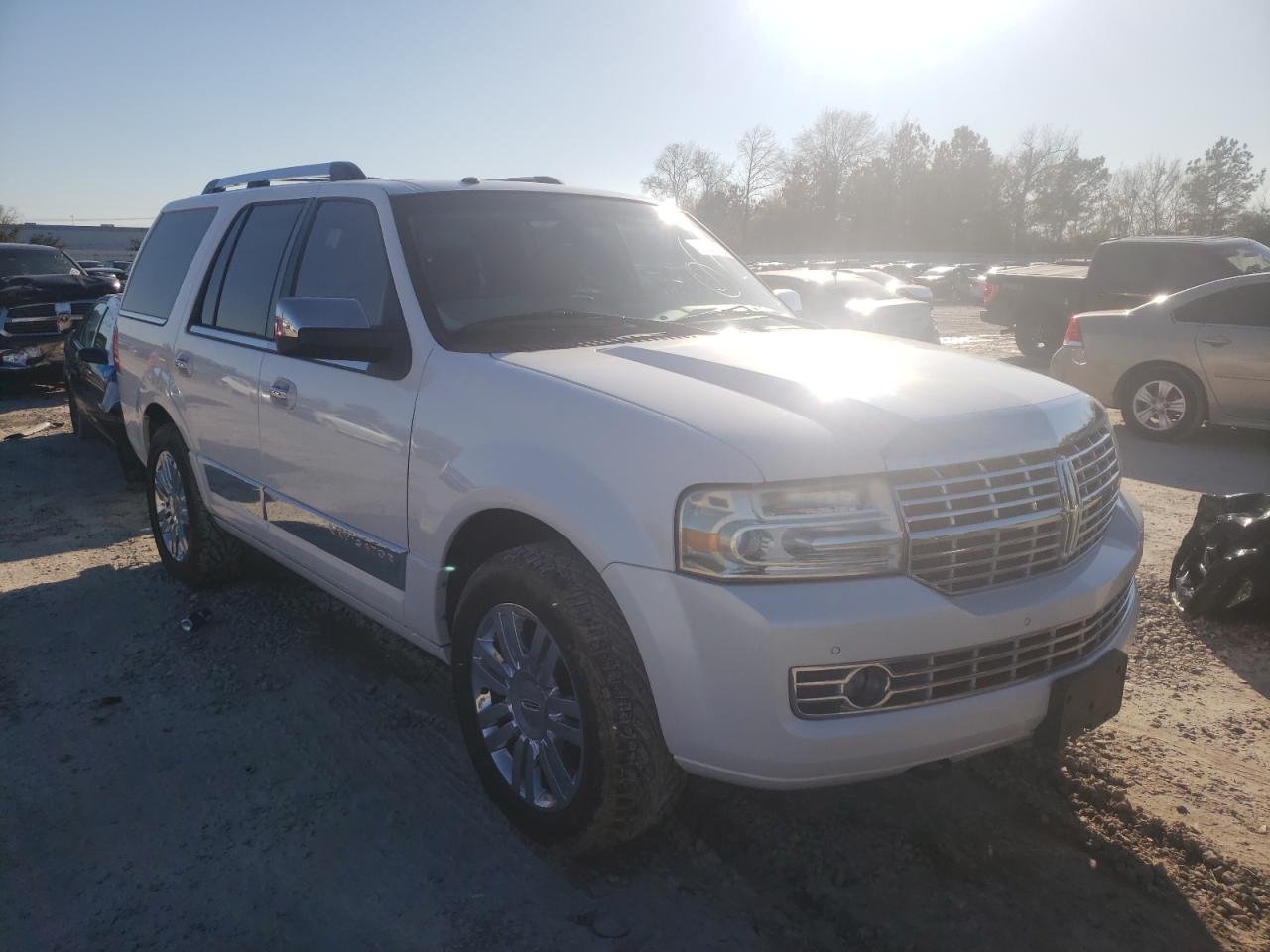 LINCOLN NAVIGATOR 2011 with VIN 5LMJJ2H50BEJ02247 - Photo from auction