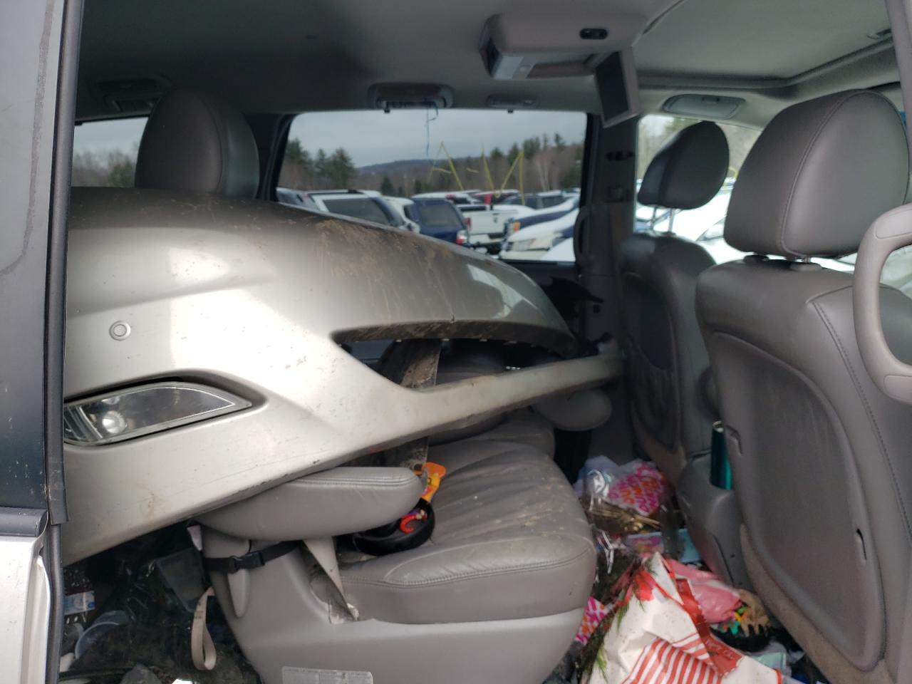 Photo 6 from auction – 2010 TOYOTA SIENNA XLE with VIN 5TDDK4CC4AS028374