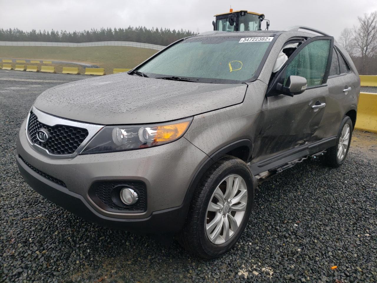 Photo 2 from auction – 2011 KIA SORENTO EX with VIN 5XYKU4A29BG178992