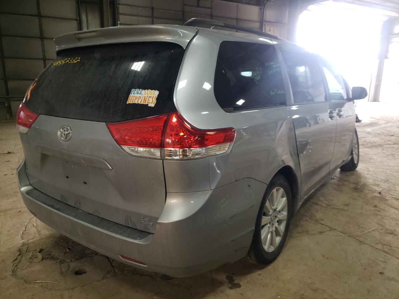 Photo 4 from auction – 2013 TOYOTA SIENNA LE with VIN 5TDJK3DC7DS063698