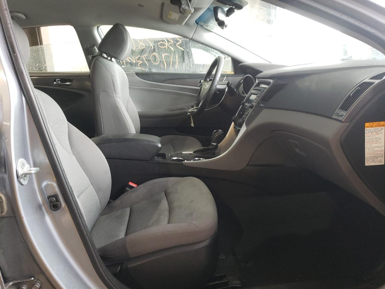 Photo 5 from auction – 2015 HYUNDAI SONATA HYB with VIN KMHEC4A47FA137182