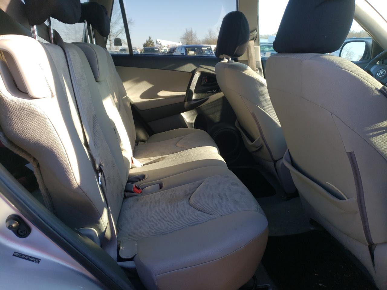 Photo 18 from auction – 2010 TOYOTA RAV4 with VIN 2T3BF4DV9AW082201
