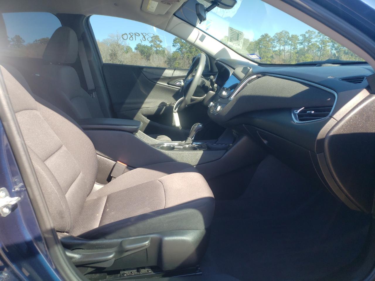 Photo 5 from auction – 2019 CHEVROLET MALIBU LT with VIN 1G1ZD5ST2KF209281