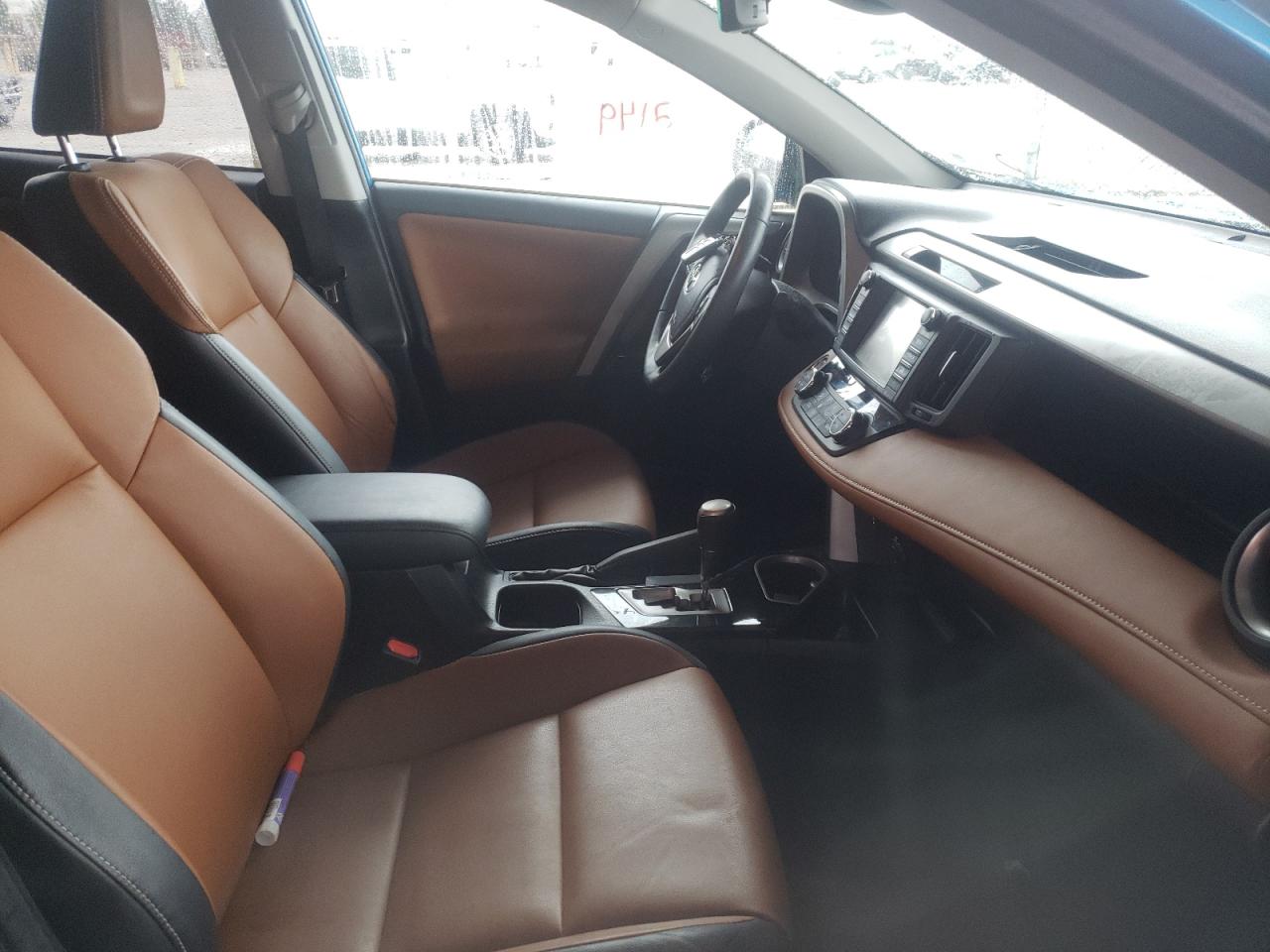 Photo 5 from auction – 2016 TOYOTA RAV4 LIMIT with VIN 2T3YFREV6GW241710
