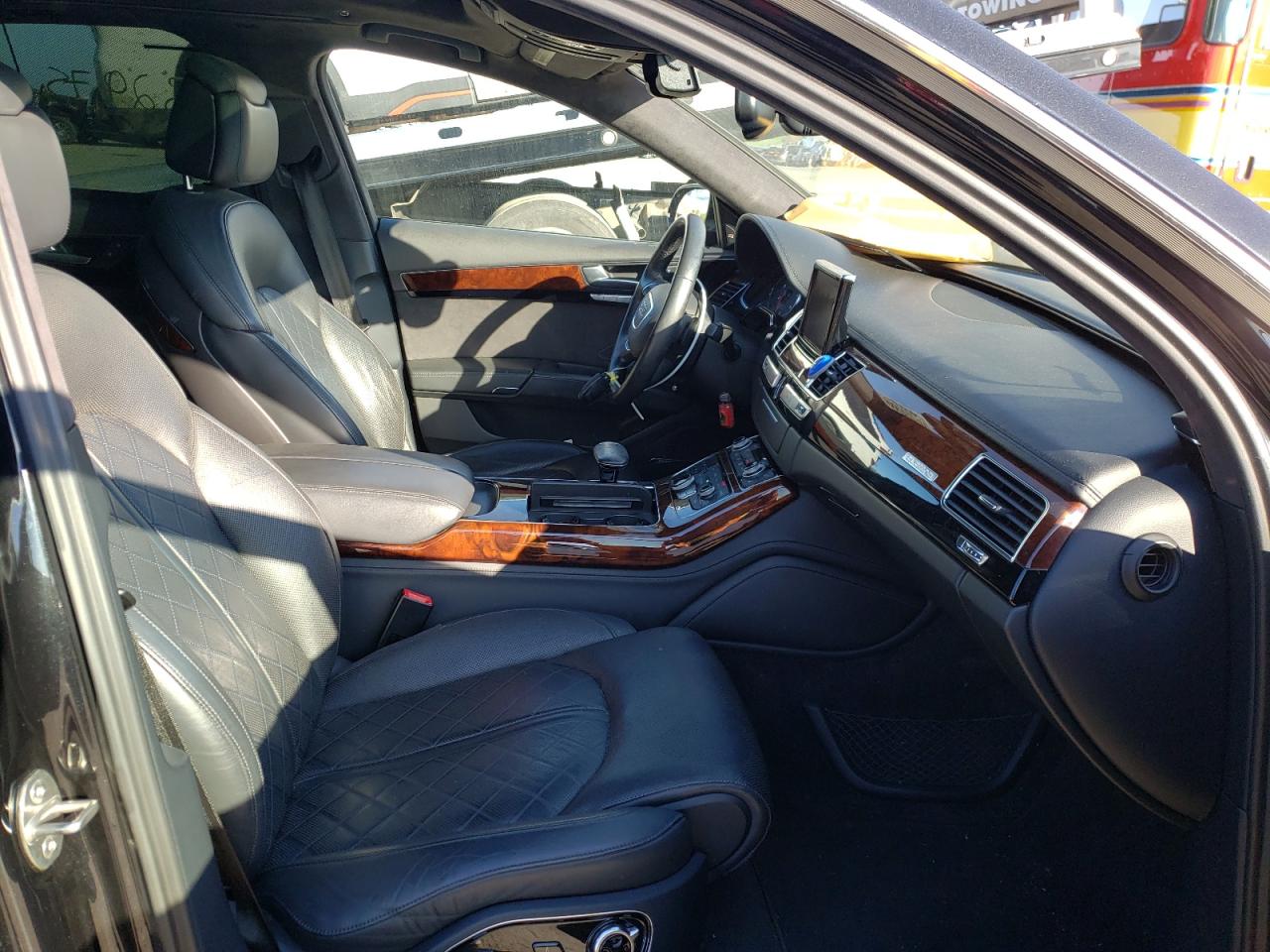 Photo 5 from auction – 2014 AUDI A8 L QUATT with VIN WAUR2AFD7EN003356