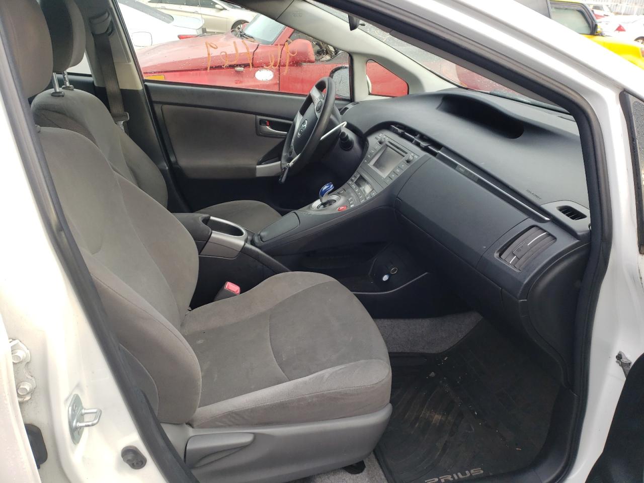 Photo 5 from auction – 2013 TOYOTA PRIUS with VIN JTDKN3DU9D0338513