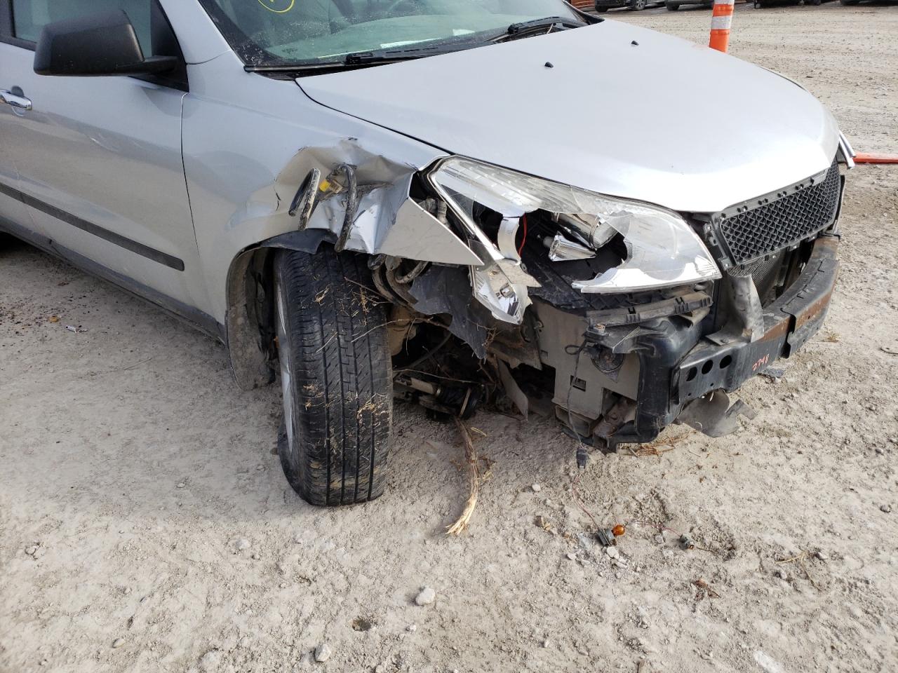 Photo 9 from auction – 2011 CHEVROLET TRAVERSE L with VIN 1GNKRFED4BJ186577