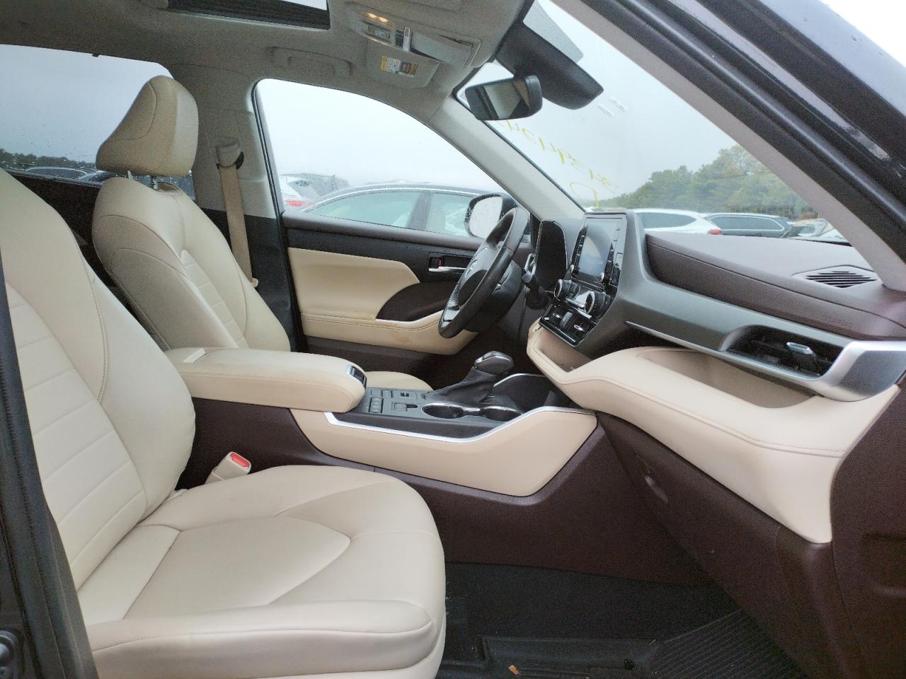 Photo 5 from auction – 2020 TOYOTA HIGHLANDER with VIN 5TDHZRBH3LS044981