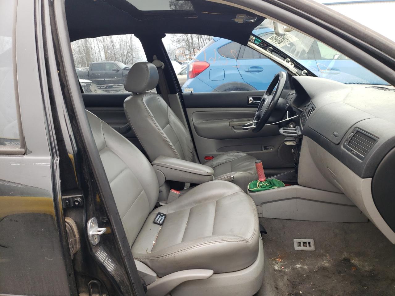 Photo 5 from auction – 2001 VOLKSWAGEN JETTA GLS with VIN 3VWSB69M91M184877