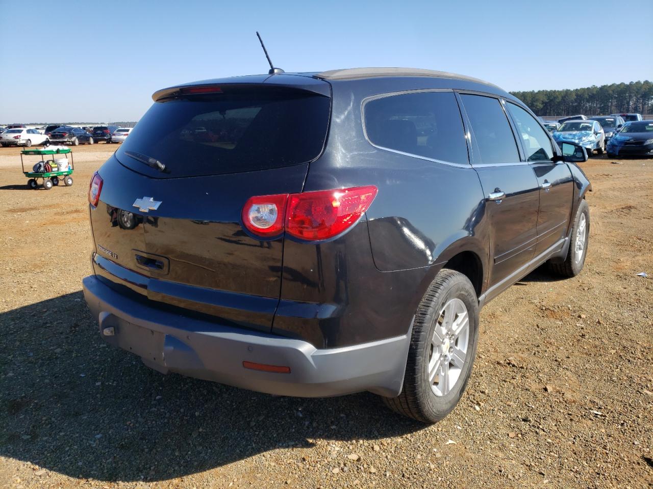 Photo 4 from auction – 2011 CHEVROLET TRAVERSE L with VIN 1GNKRGED4BJ152869