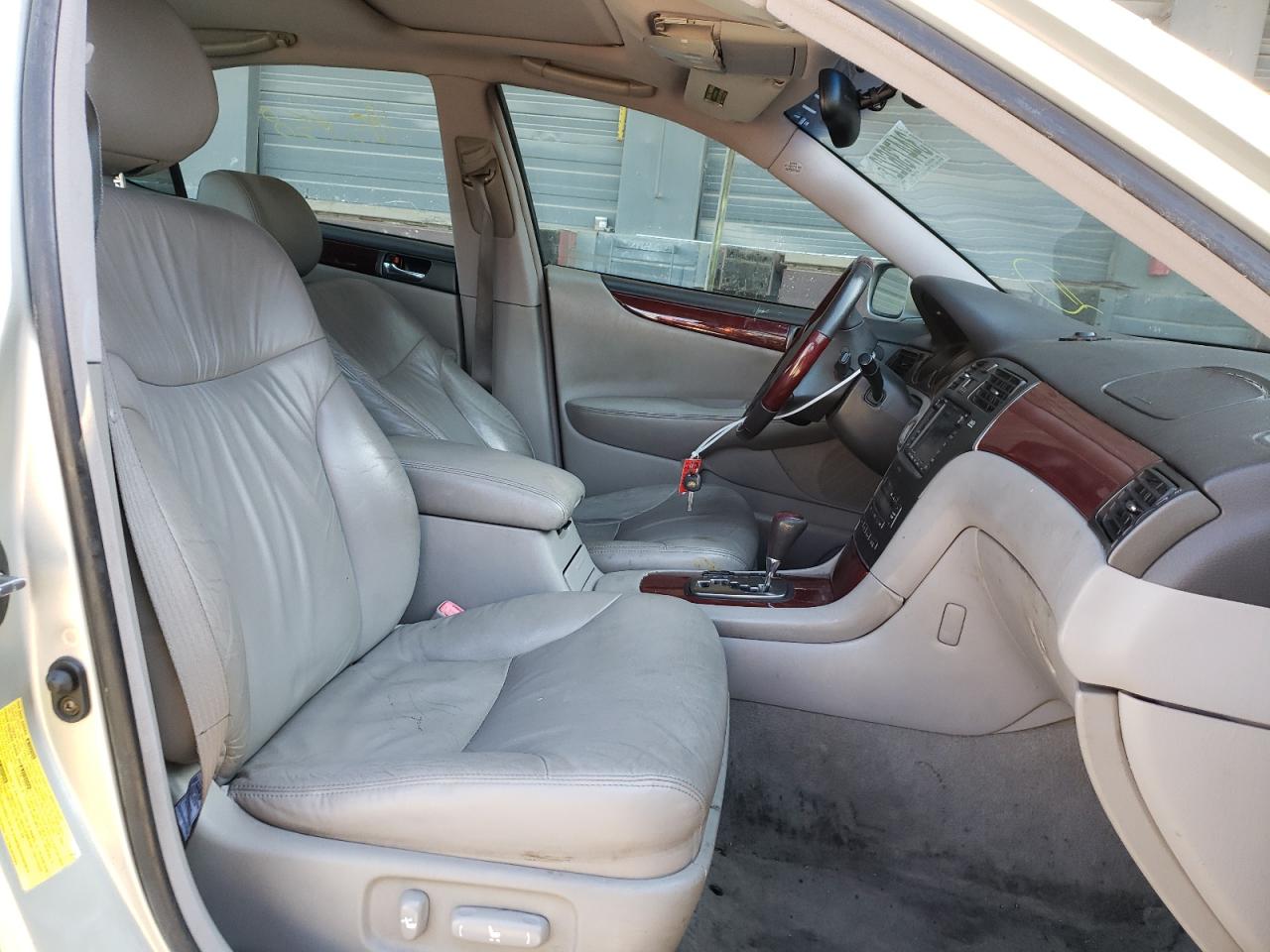 Photo 5 from auction – 2004 LEXUS ES 330 with VIN JTHBA30G445030761