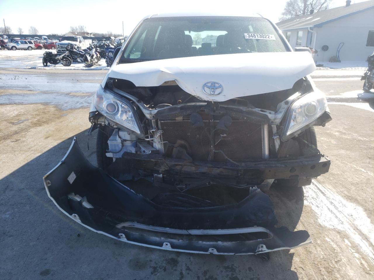 Photo 9 from auction – 2017 TOYOTA SIENNA with VIN 5TDZZ3DC3HS890053