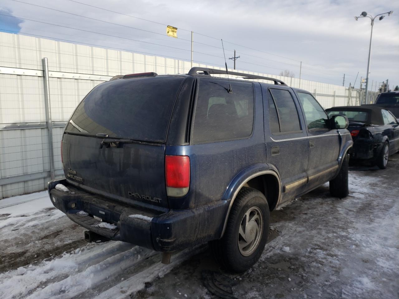 Photo 4 from auction – 2001 CHEVROLET BLAZER with VIN 1GNDT13W61K264755