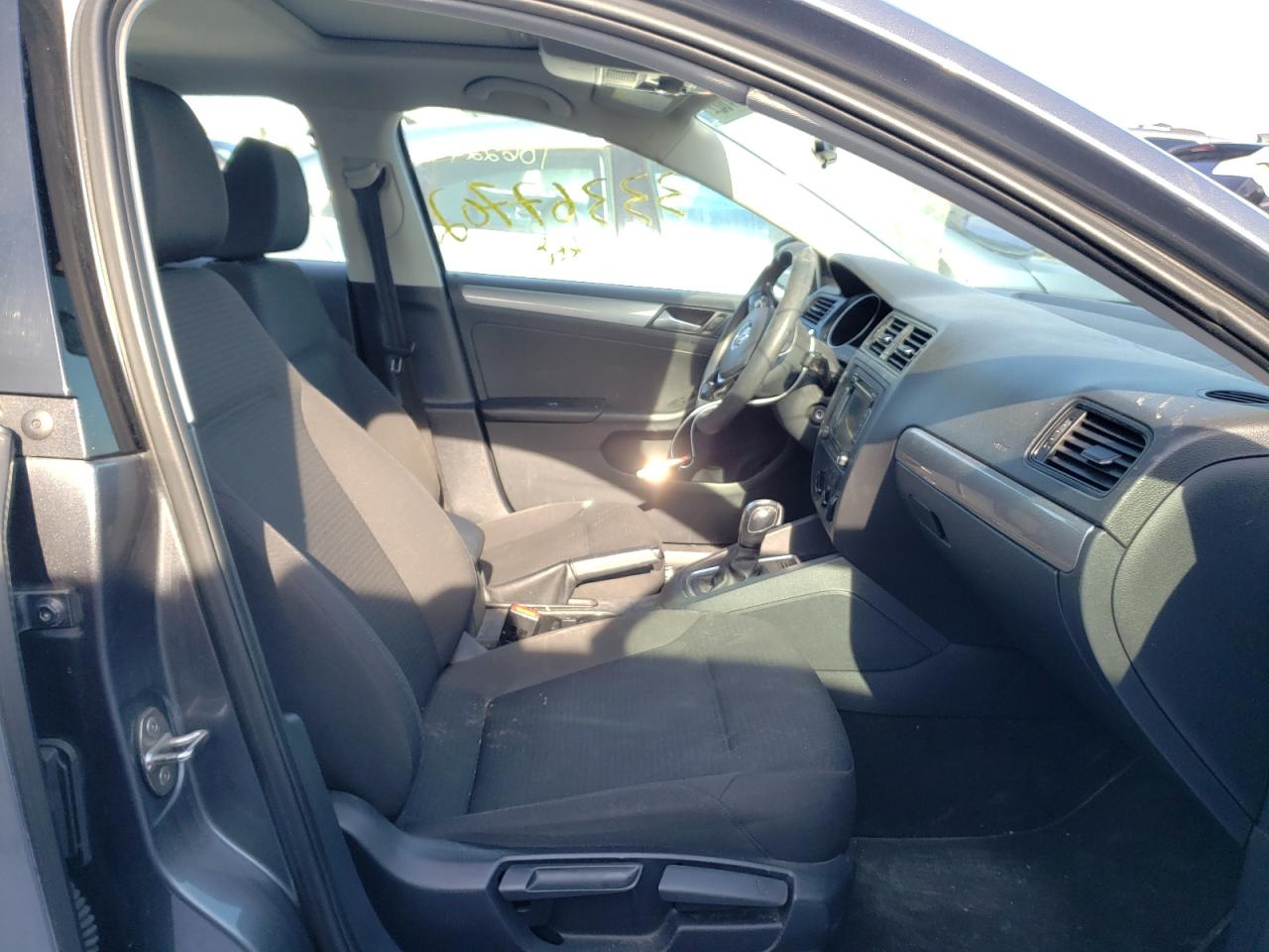 Photo 5 from auction – 2015 VOLKSWAGEN JETTA BASE with VIN 3VW2K7AJ5FM259279