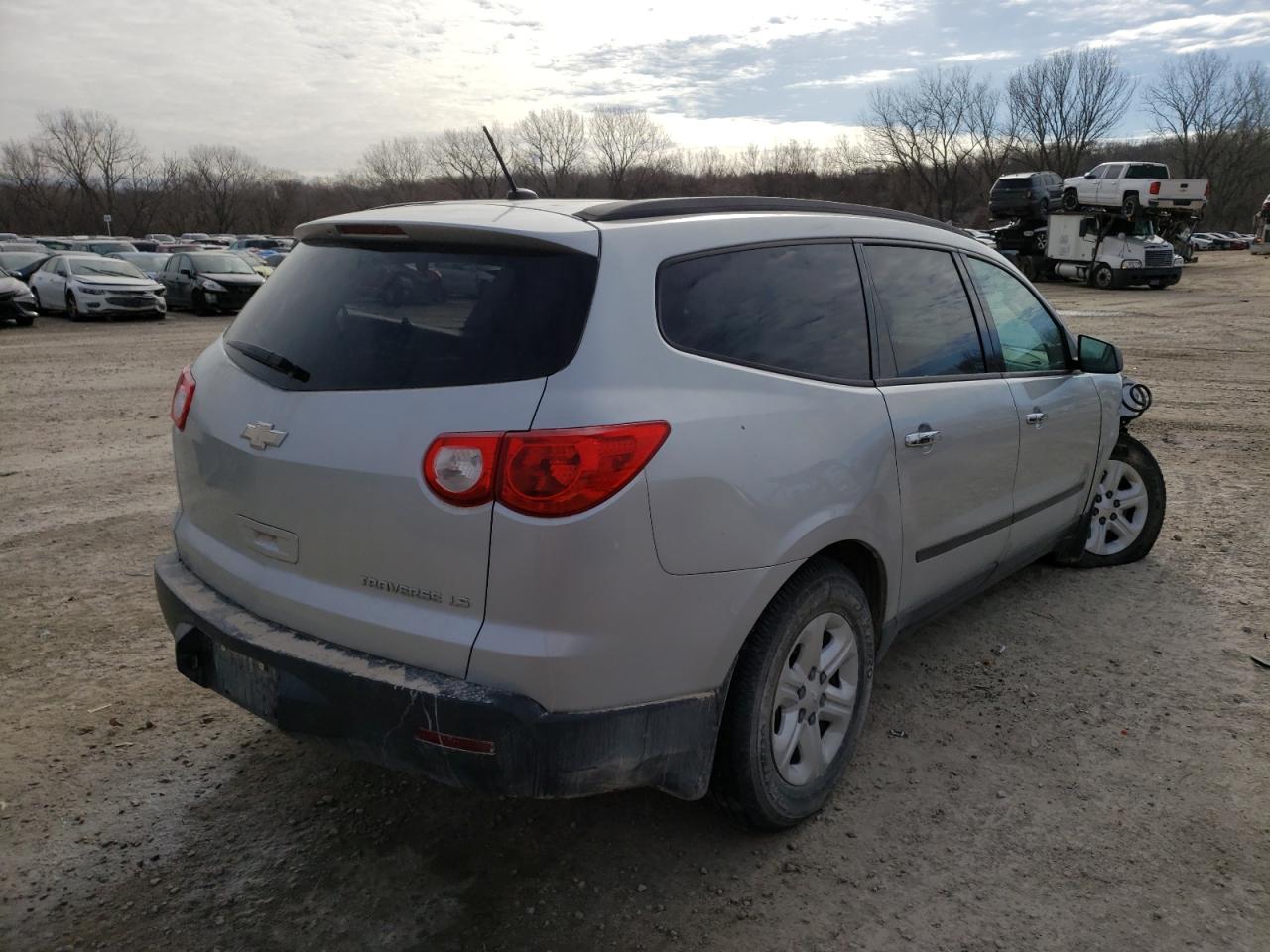 Photo 4 from auction – 2011 CHEVROLET TRAVERSE L with VIN 1GNKRFED4BJ186577