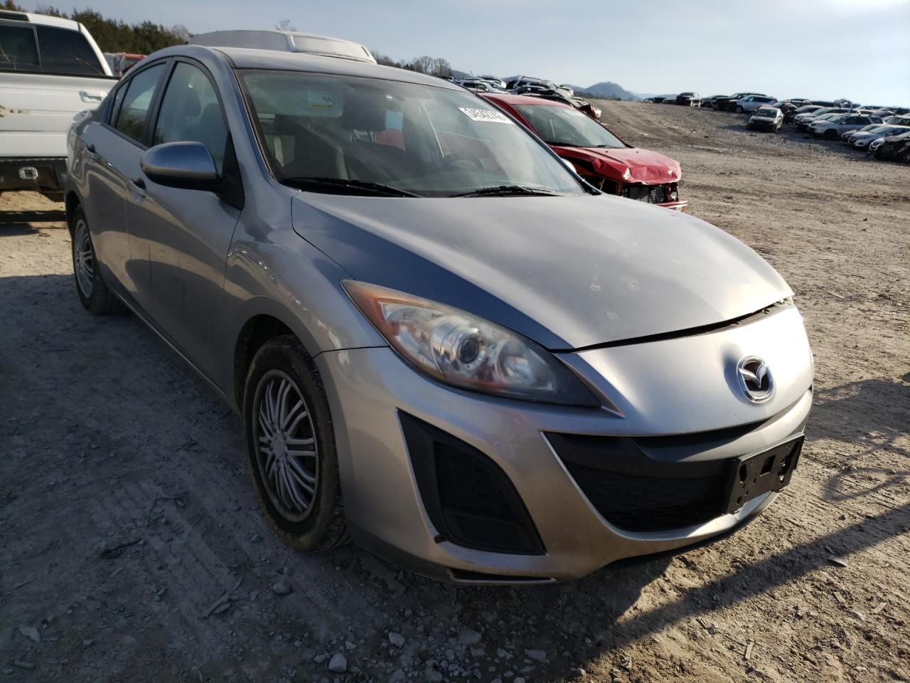 MAZDA 3 I 2011 with VIN JM1BL1UF3B1407828 - Photo from auction