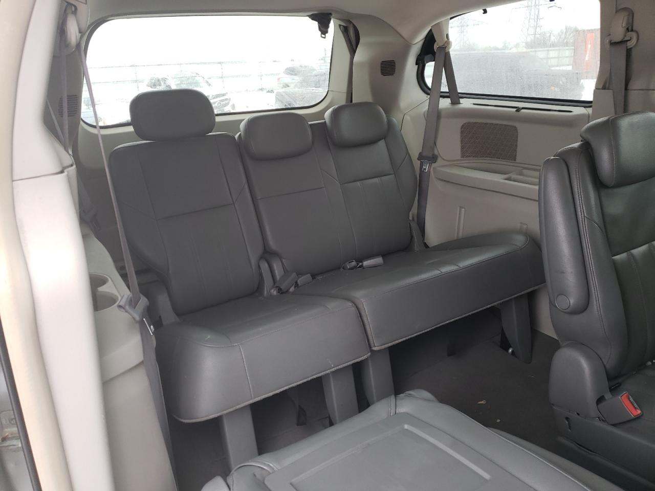 Photo 9 from auction – 2008 CHRYSLER TOWN & COU with VIN 2A8HR54P28R684346
