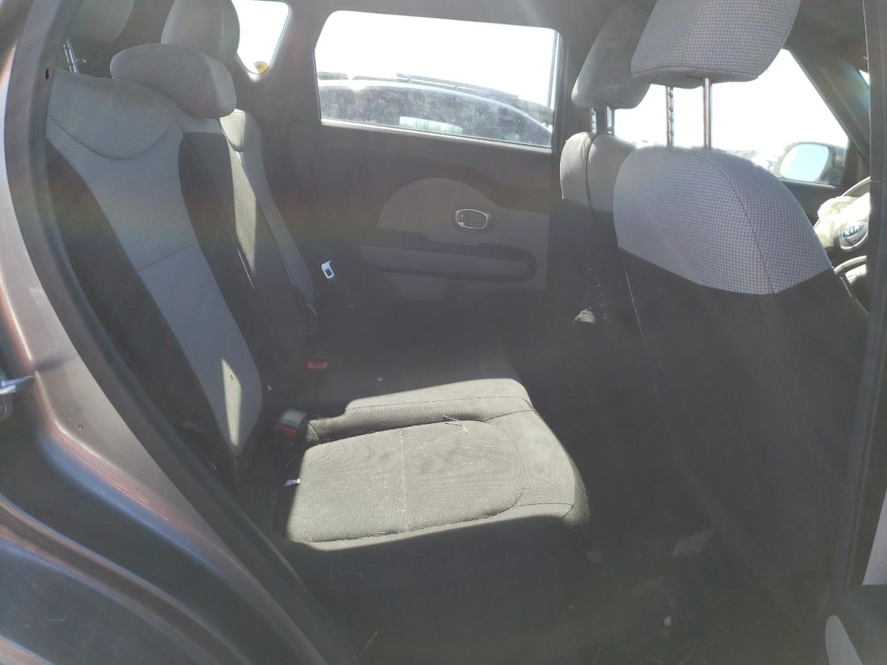Photo 6 from auction – 2015 KIA SOUL with VIN KNDJN2A29F7165790